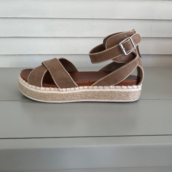 MIA Tan Platform Sandals - Picture 4 of 13